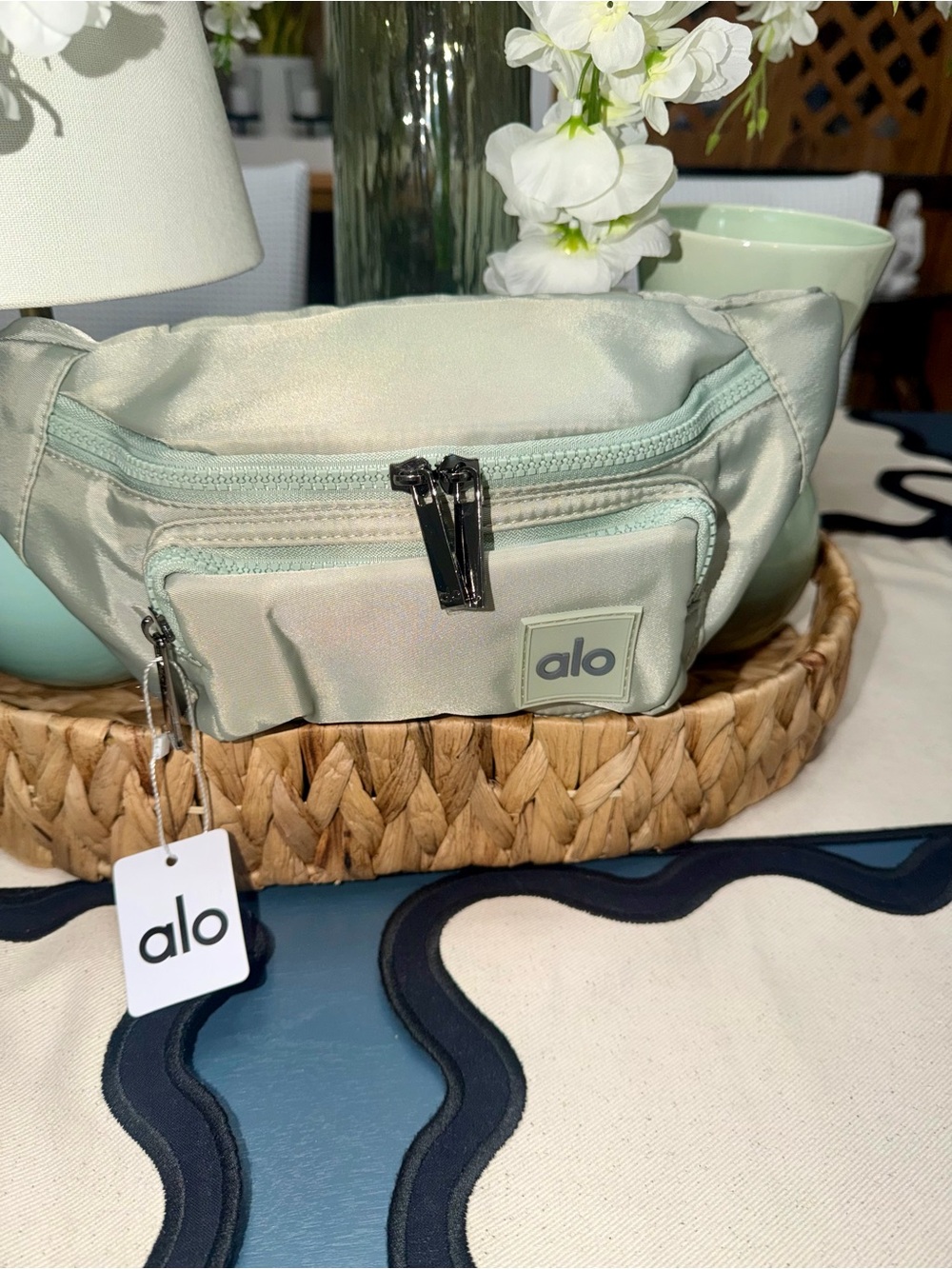 ALO Yoga Light Green Belt Bag / Fanny Pack - Picture 7 of 16